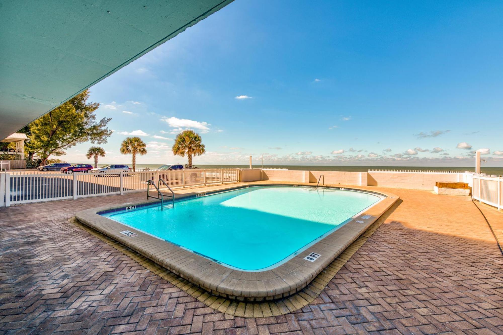 Sunset Chateau 506 - Premier St. Pete Beach Exteriör bild